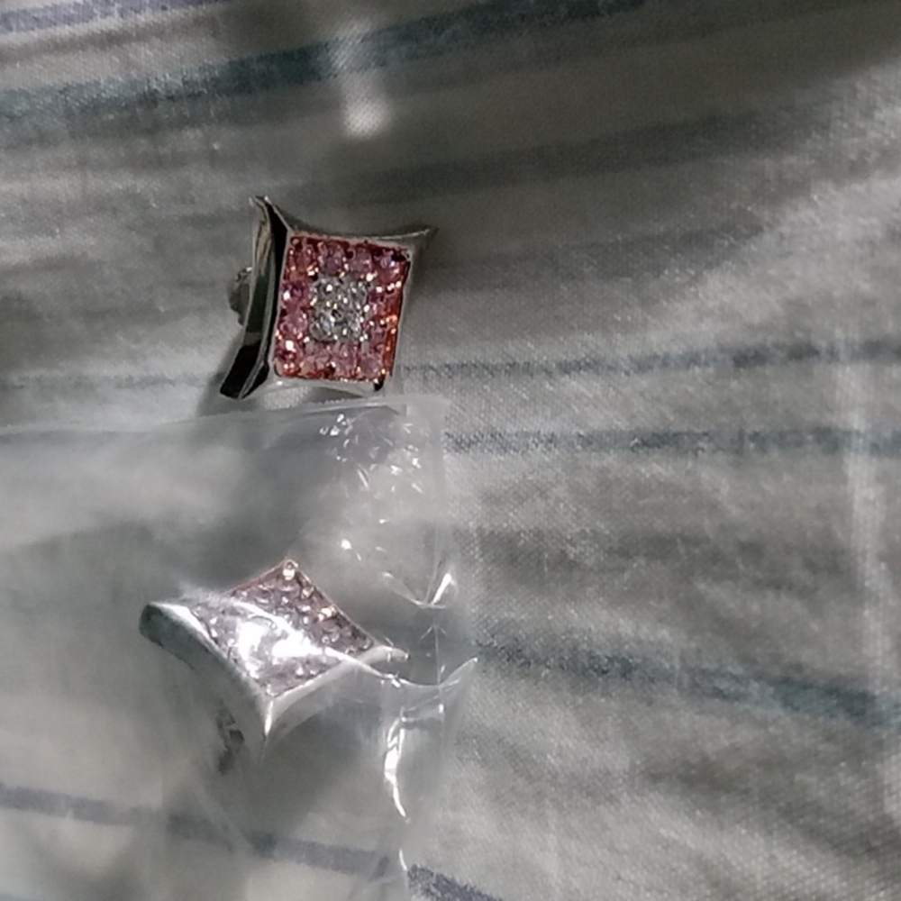 Earring pink diamond
